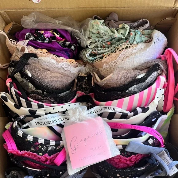 Victoria's Secret huge lot of bras and panties vintage pristine condition - Picture 7 of 7